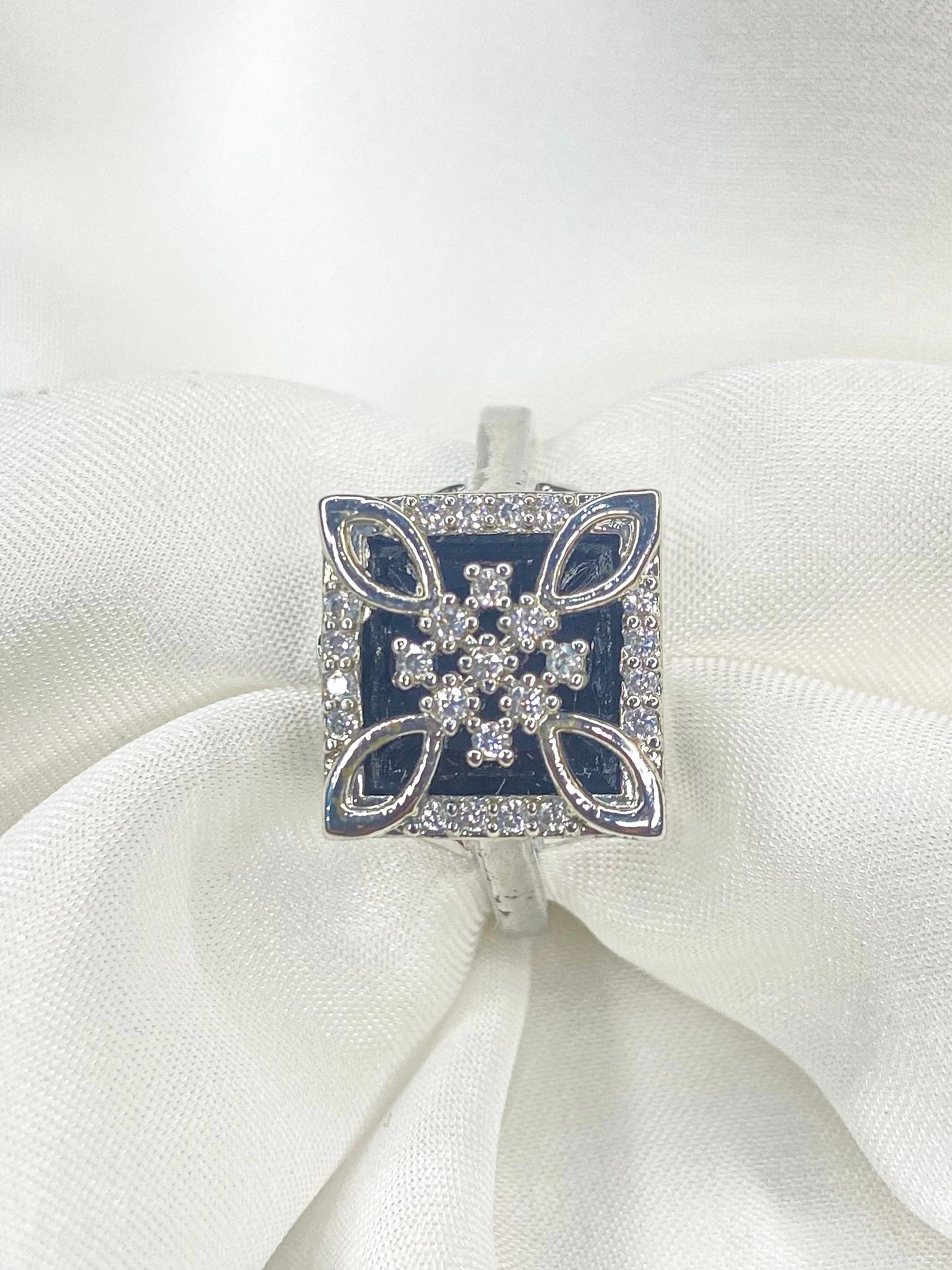 Midnight clover Adjustable ring