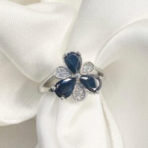 Black Three stone flower ring
