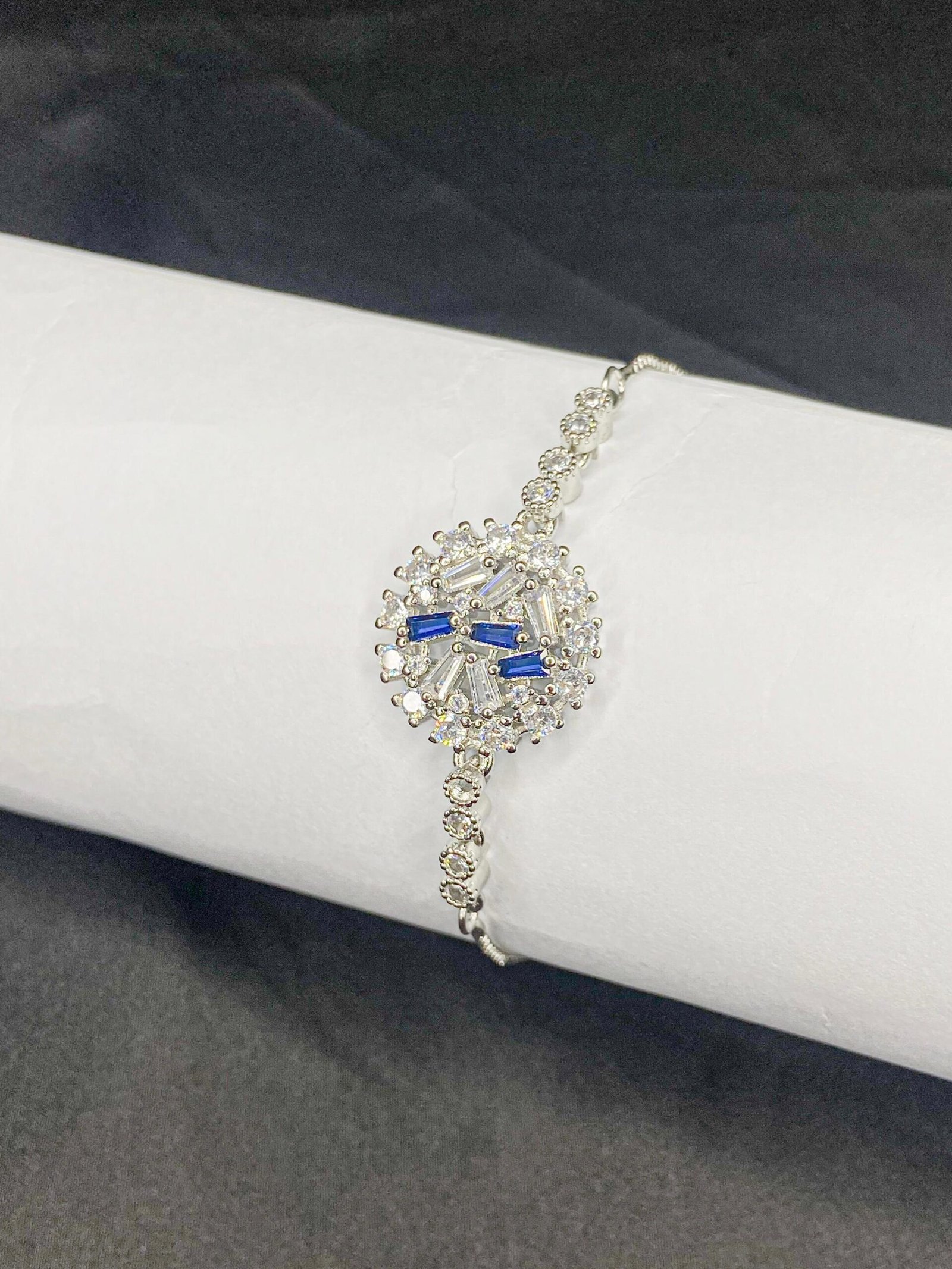 Roundcut sapphire bracelet