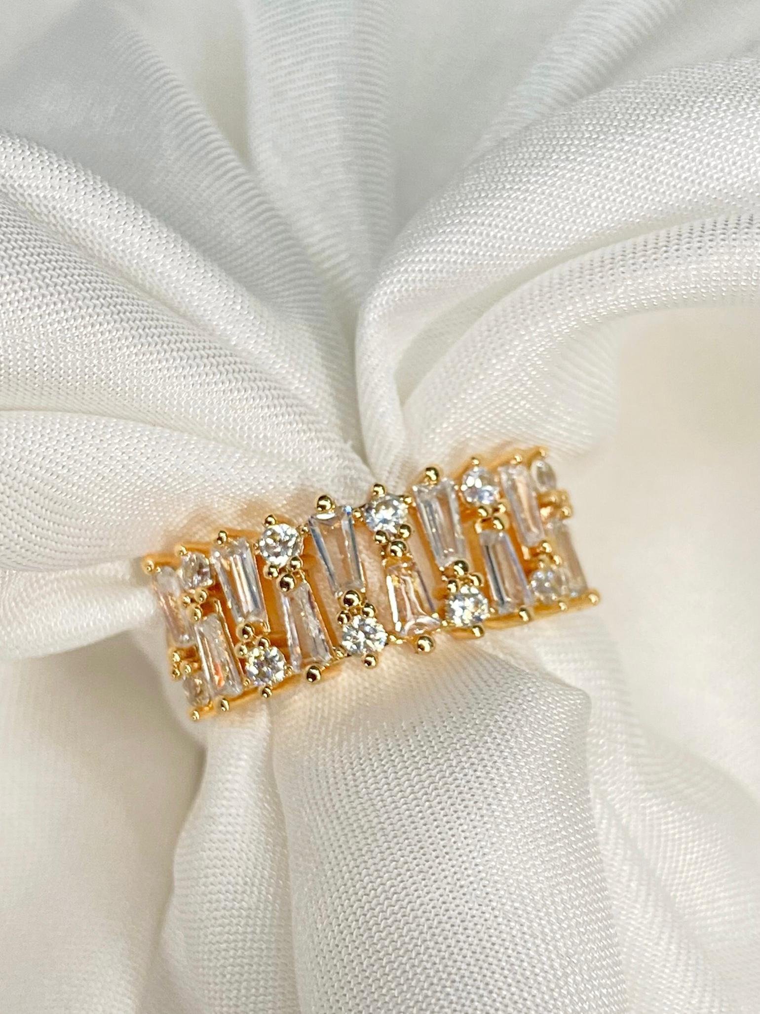 Elegant zircon Adjustable ring